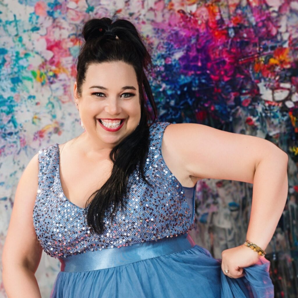 Joyfull portrait of Isa Cliche, performing her art.